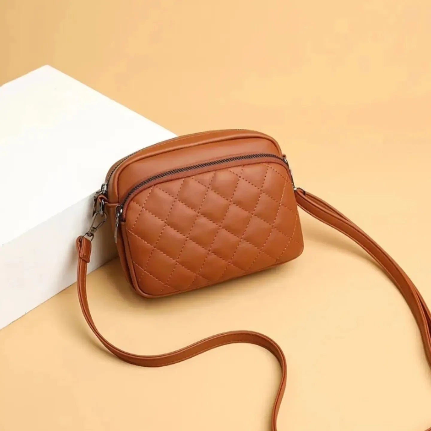 Mini Quilted Crossbody Bag – Stylish & Casual Shoulder Handbag for Girls