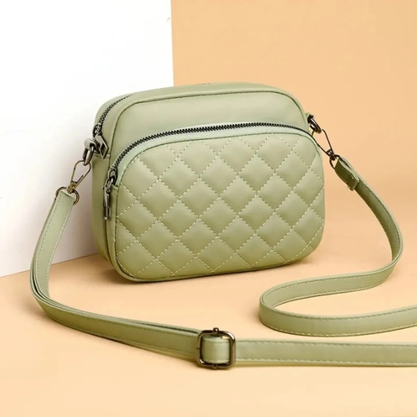 Mini Quilted Crossbody Bag – Stylish & Casual Shoulder Handbag for Girls